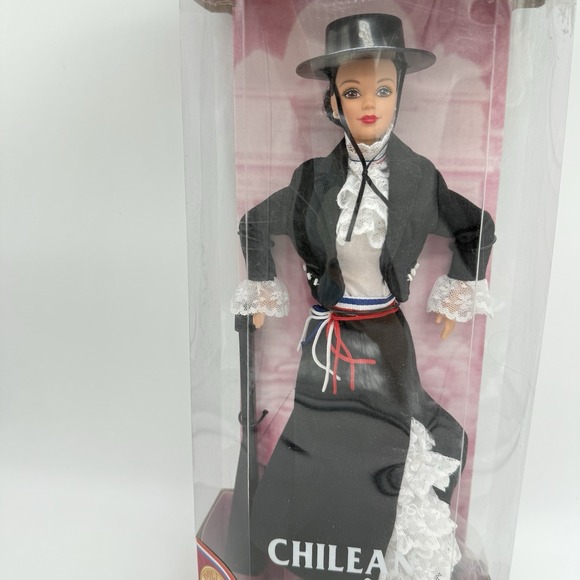 1997 Barbie Dolls of the World Chilean Collector Edition NRFB Mattel #18559 - Picture 3 of 9
